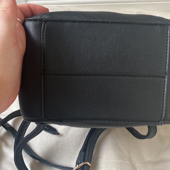 Faux leather | Black | Medium Size | Gold hardware | Backpack - Picture 13 of 16